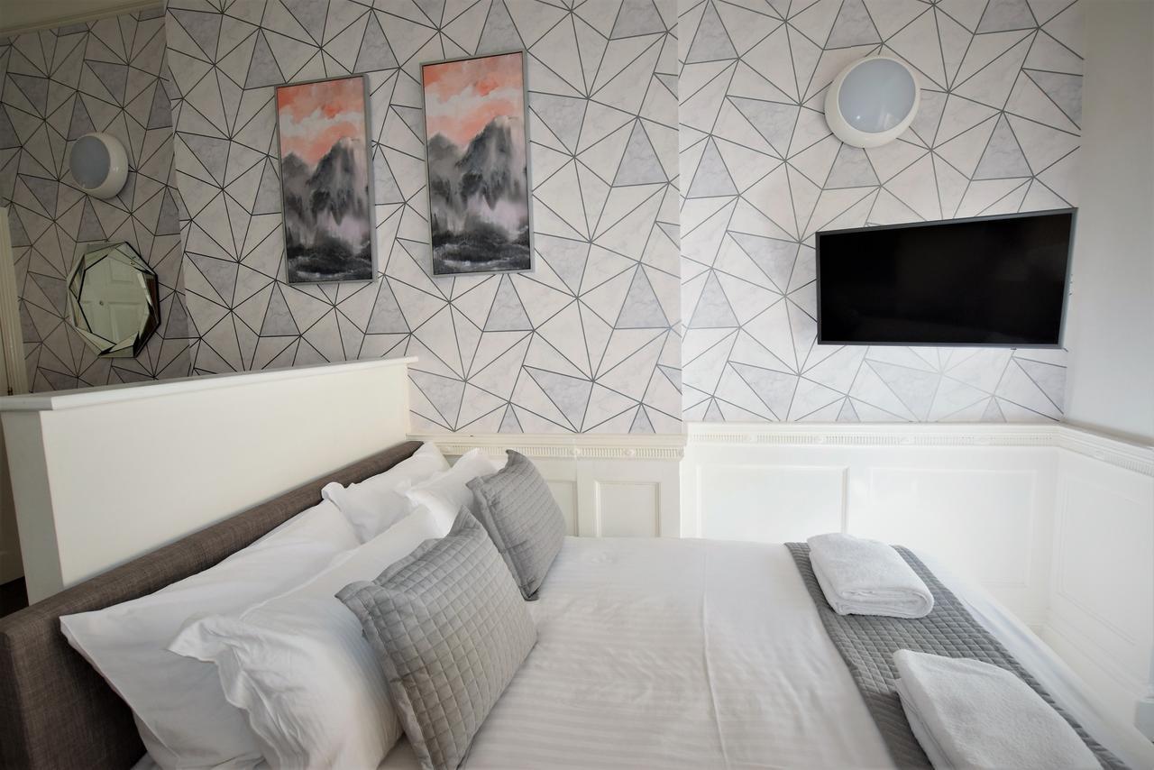 Berkeley Square Pads Apartment Bristol