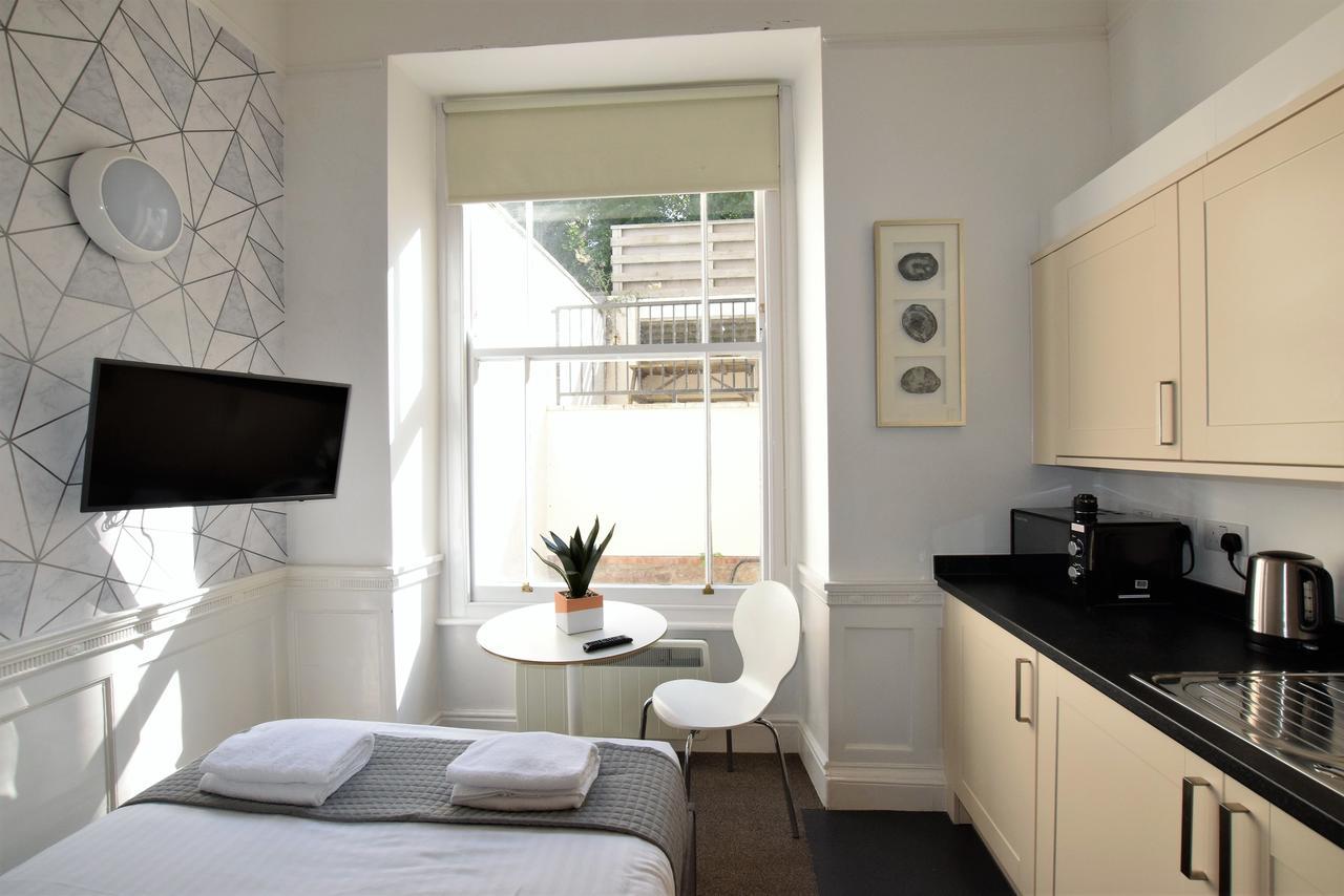 Berkeley Square Pads Apartment Bristol