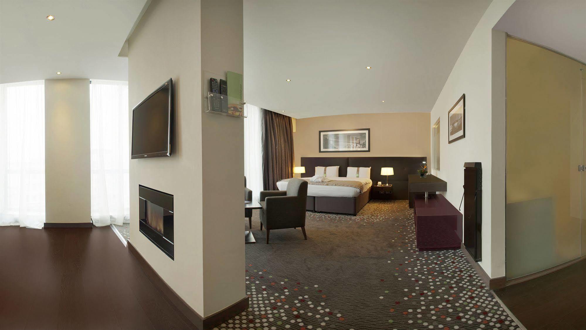 Centre By Ihg Hotel 4*