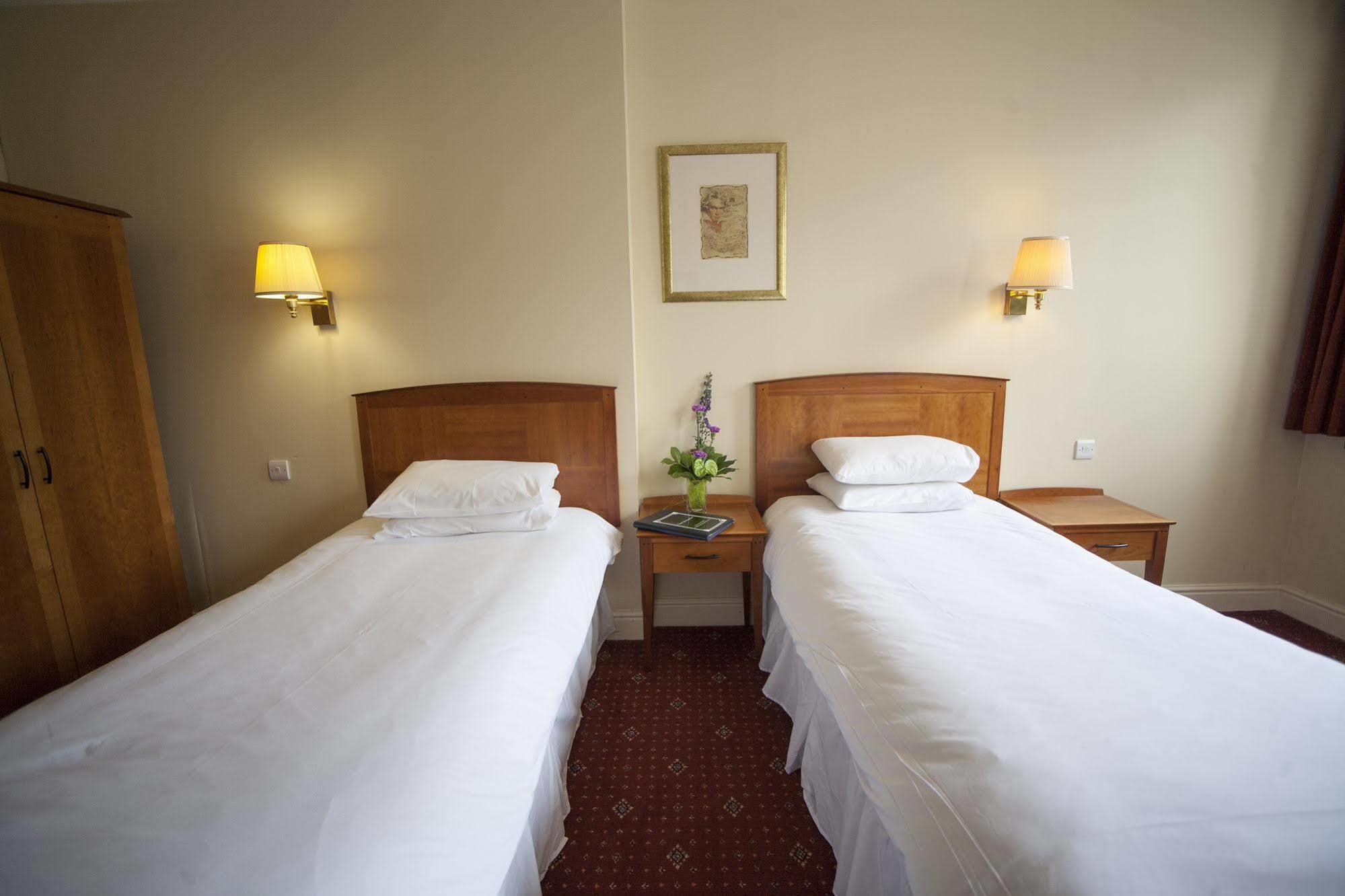 Hotel Arnos Manor 3*