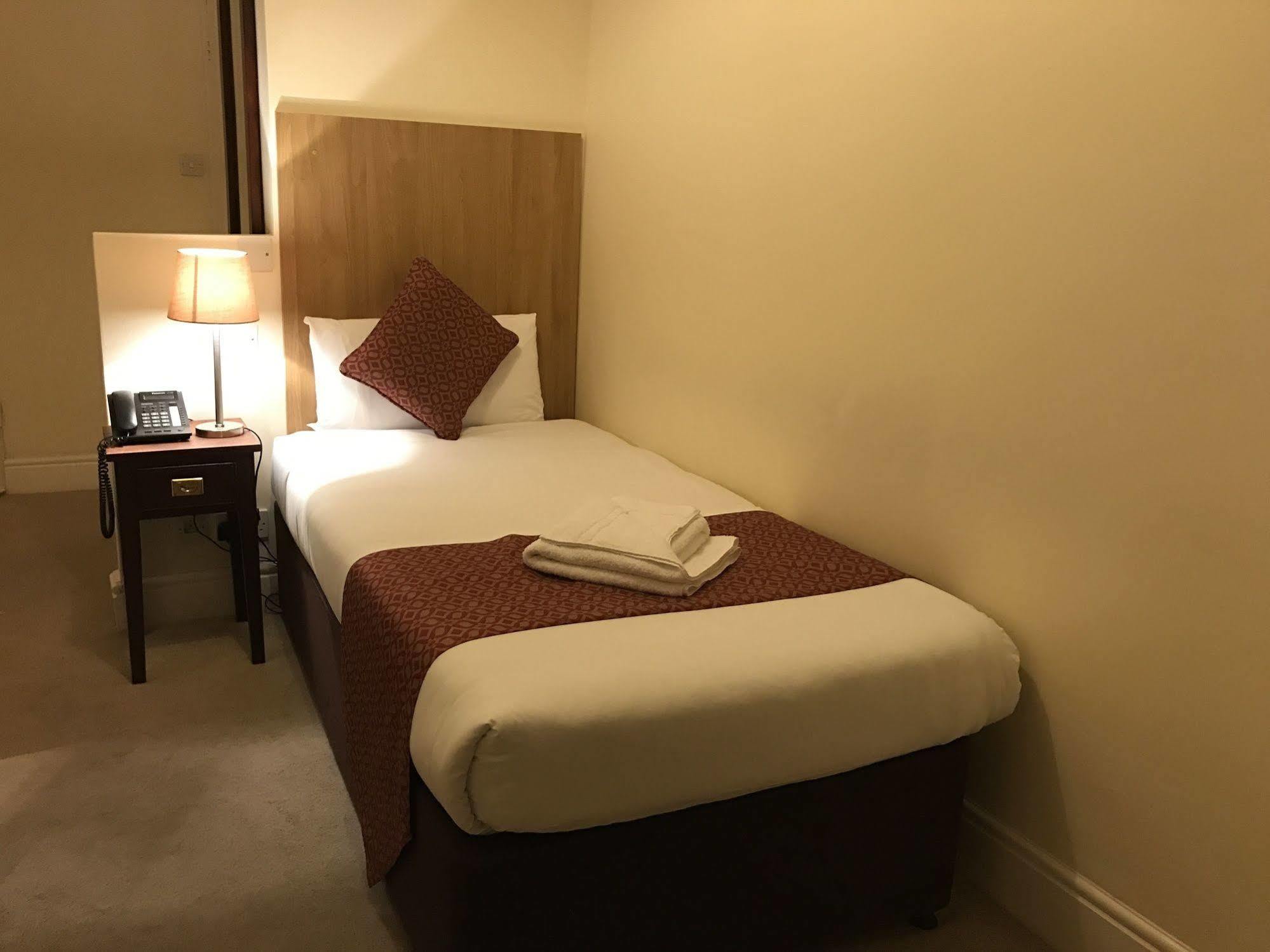Oyo The Regency, Clifton Hotel
