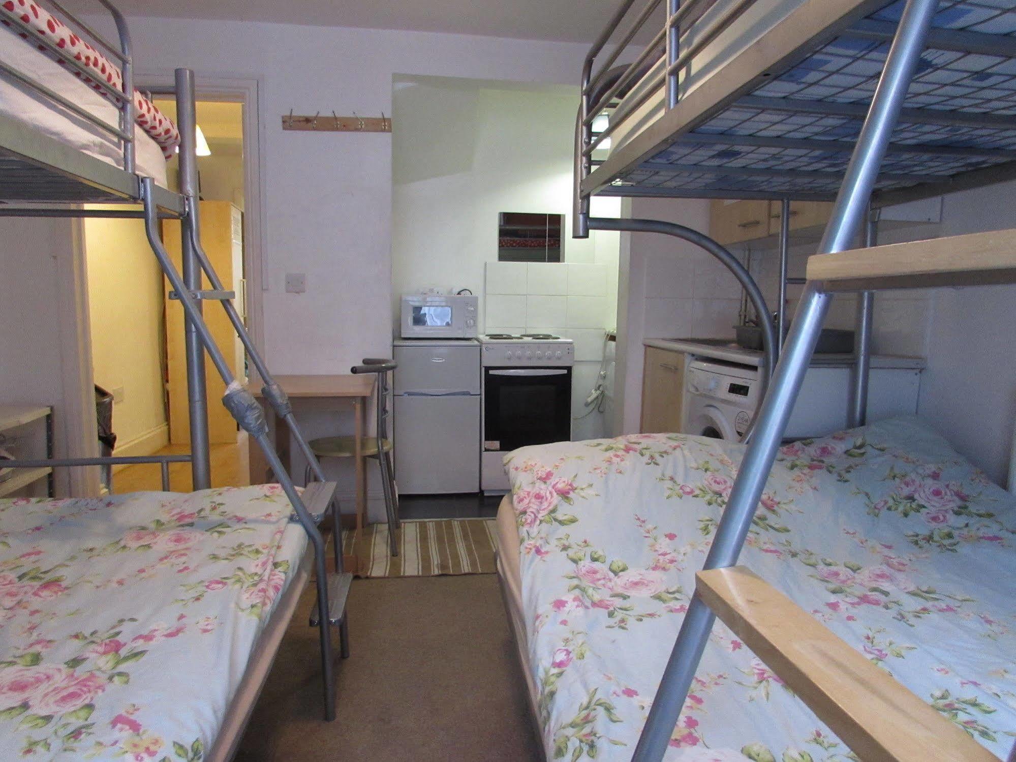 No 8 Apartments *