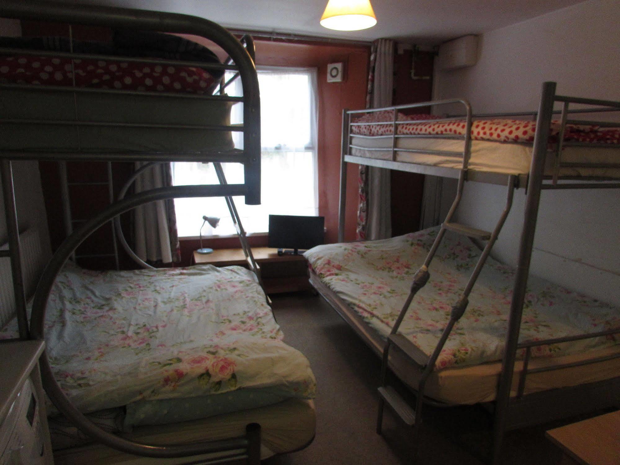 No 8 Apartments *
