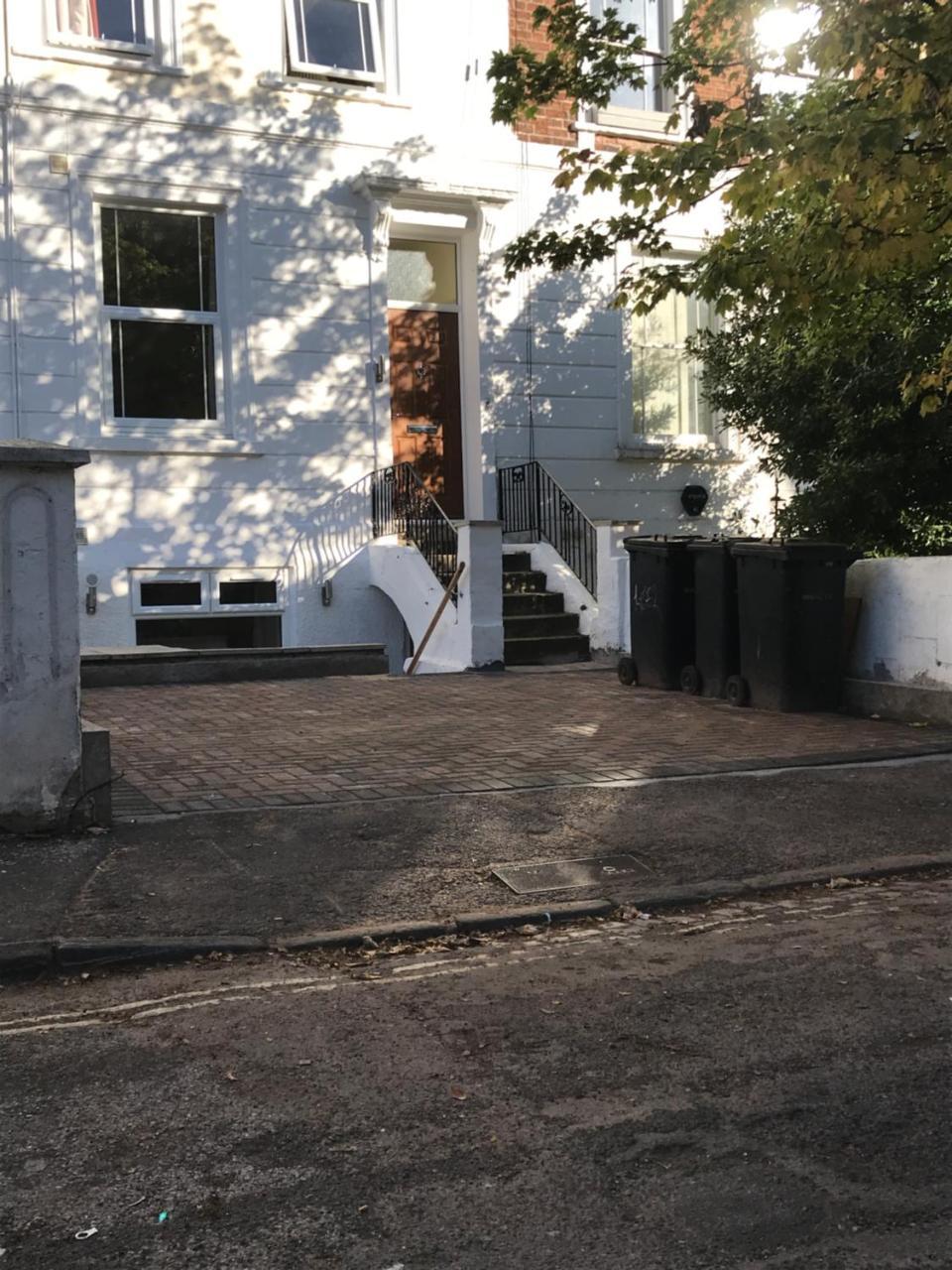 No 8 Apartments *