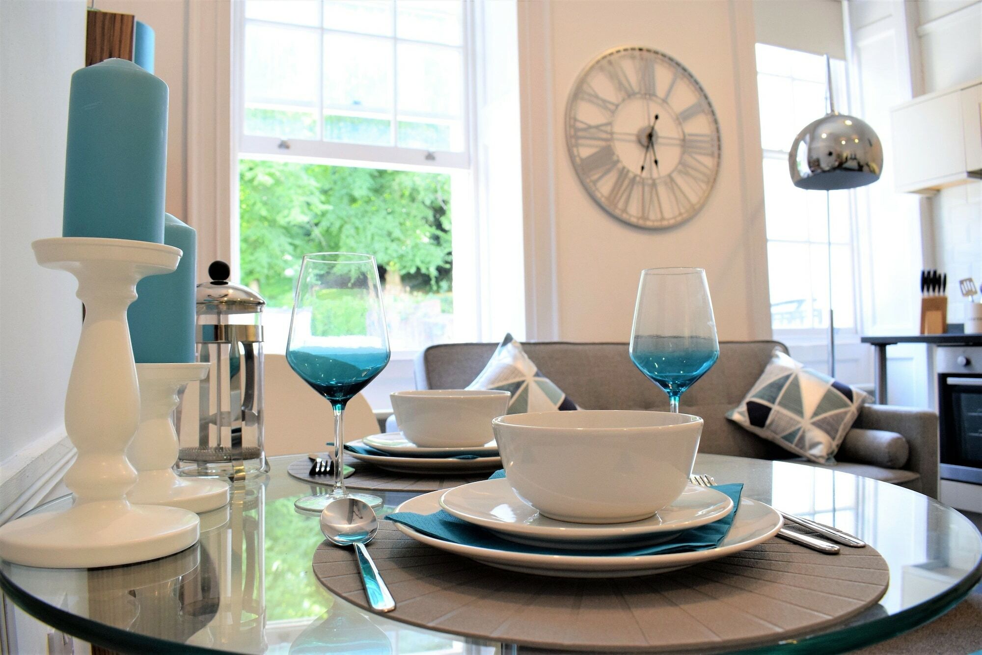 Berkeley Square Pads Apartment *