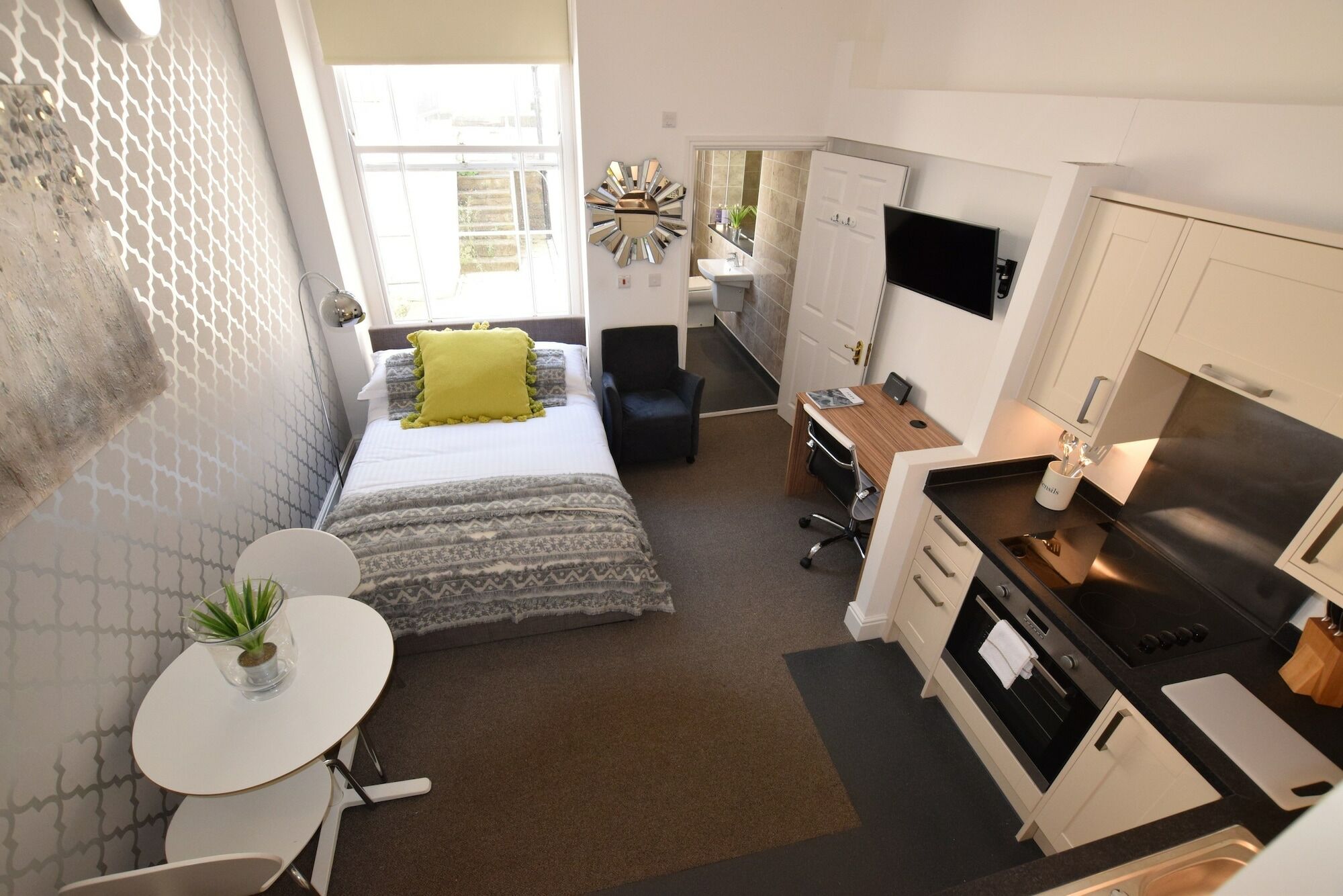 Berkeley Square Pads Apartment *
