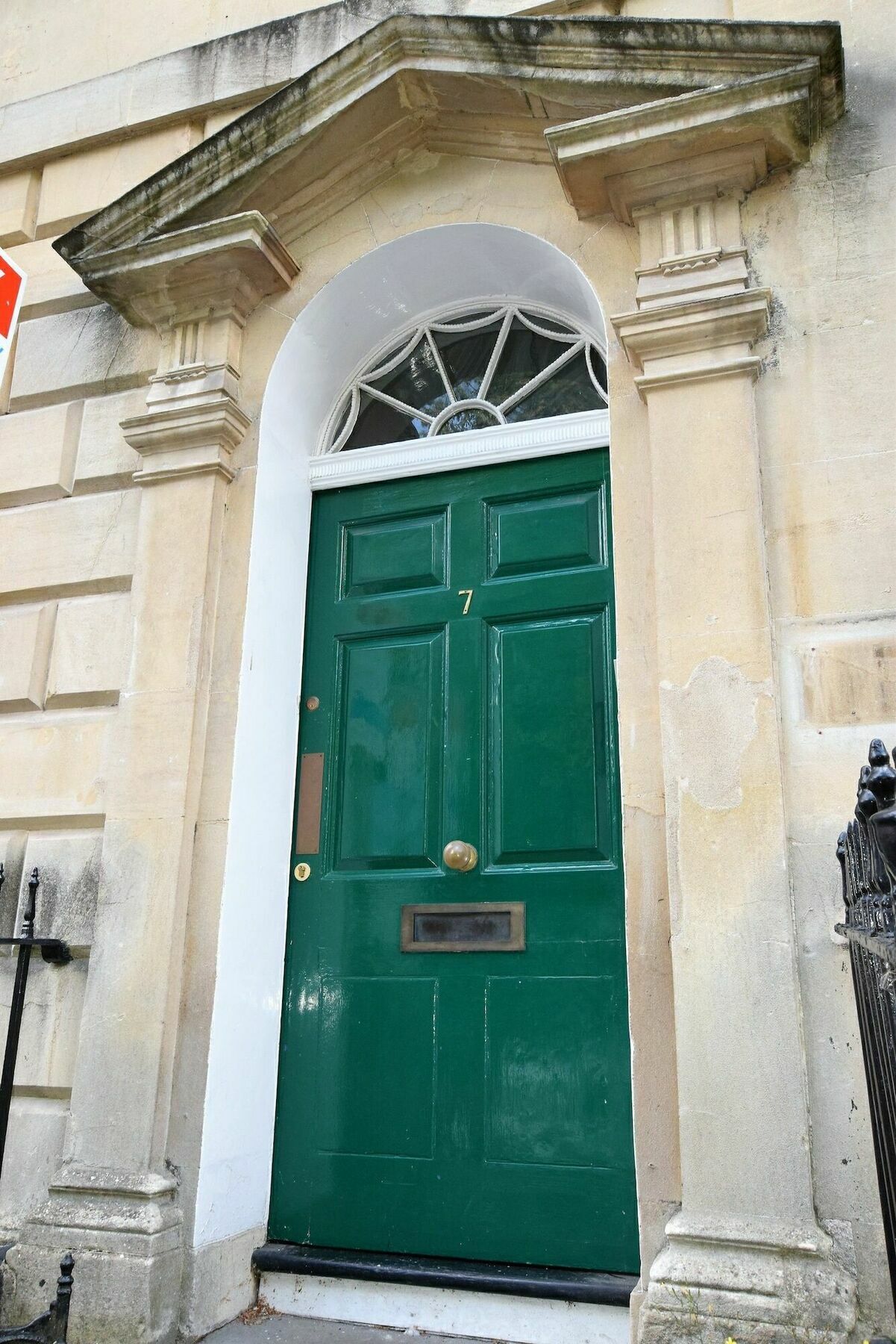 Berkeley Square Pads Apartment *