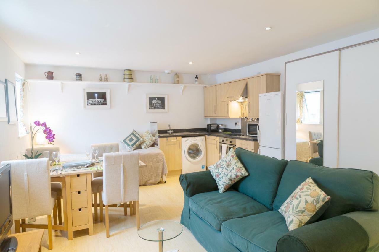 Queens - City Centre Apartment