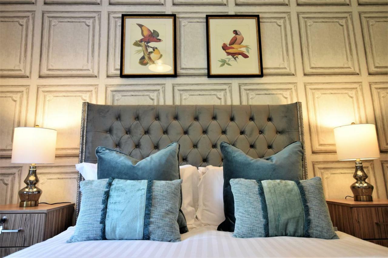 Berkeley Square Pads Apartment