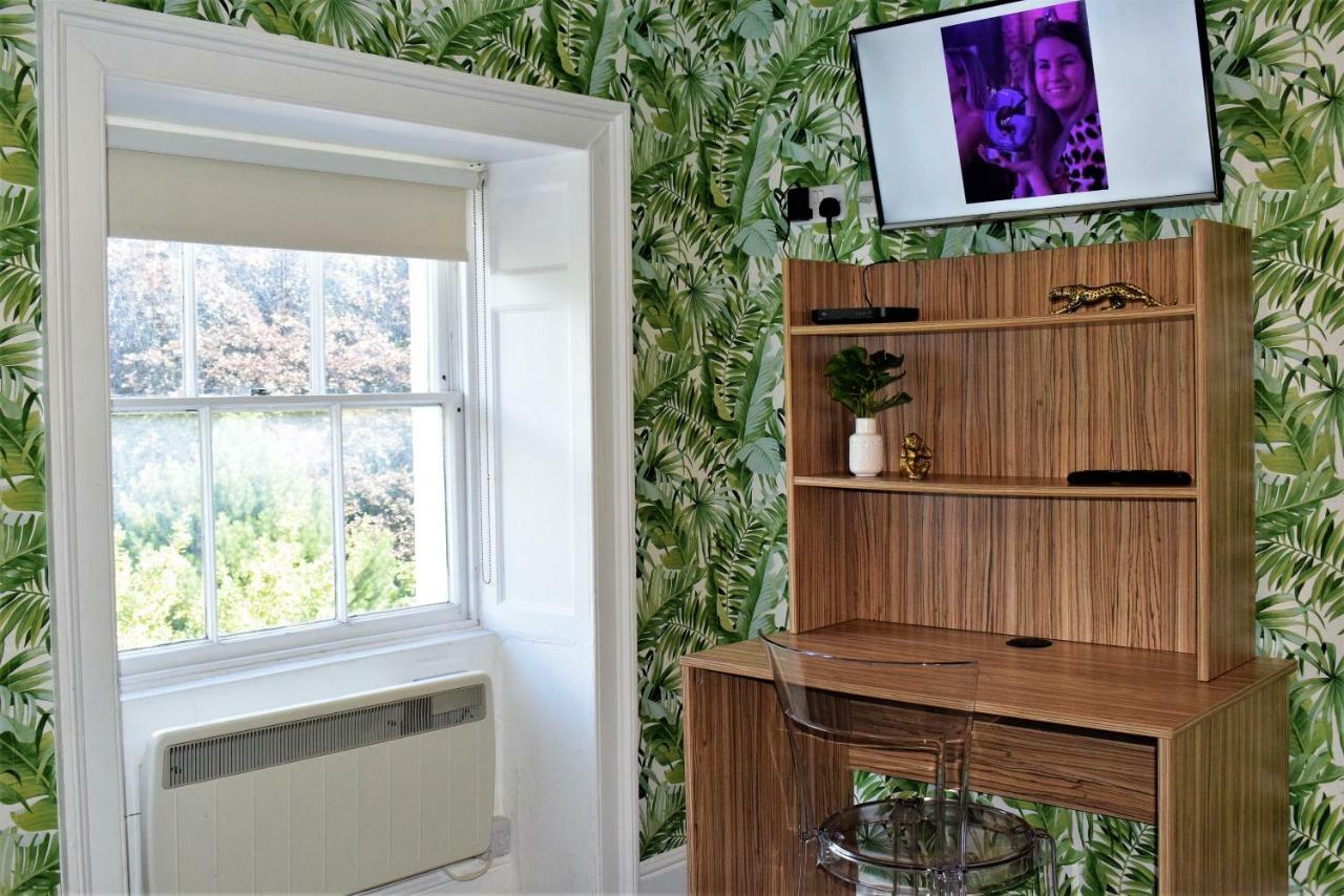 Berkeley Square Pads Apartment Bristol