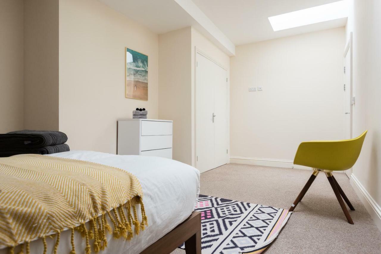 The Broadmead Jungle - Lovely & Central 3bdr Apartment