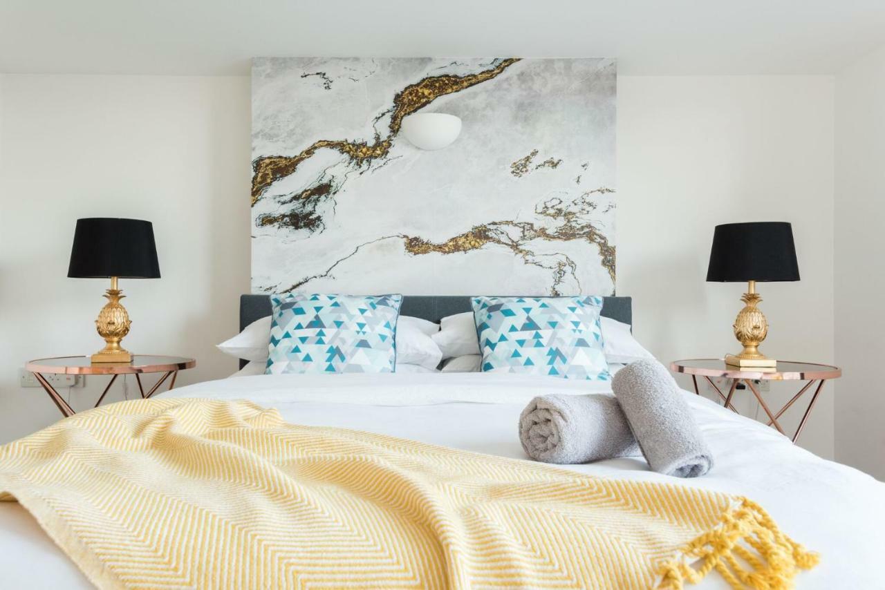 The Clifton Jewel - Trendy 4bdr In