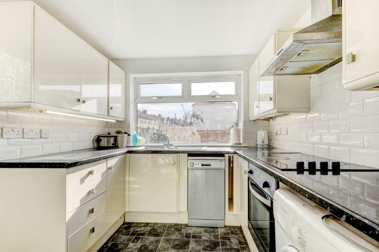 Lovely 3 Bed House In Holiday home *