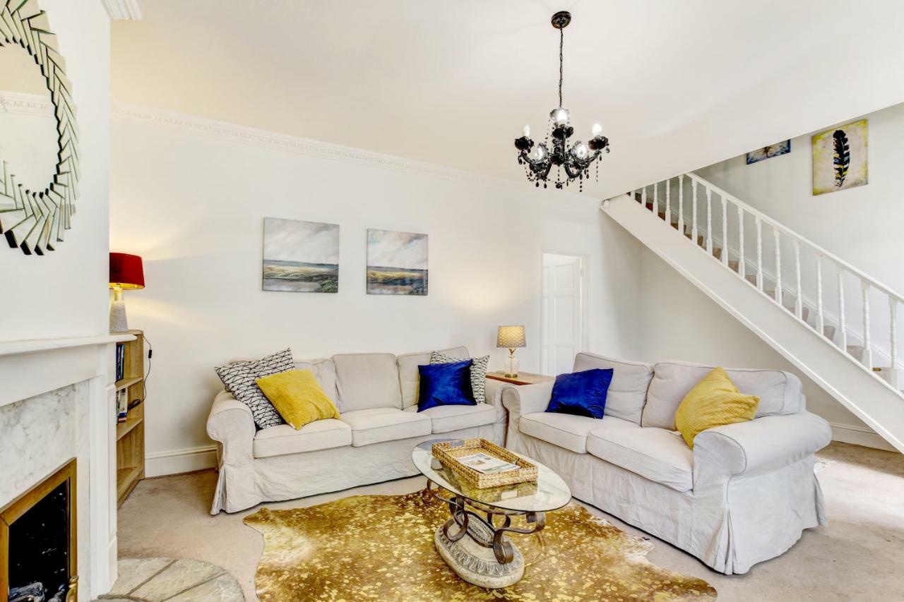 Lovely 3 Bed House In * Bristol