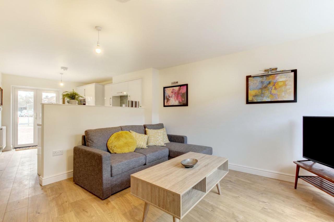 Lovely 2 Bed House In Bristol