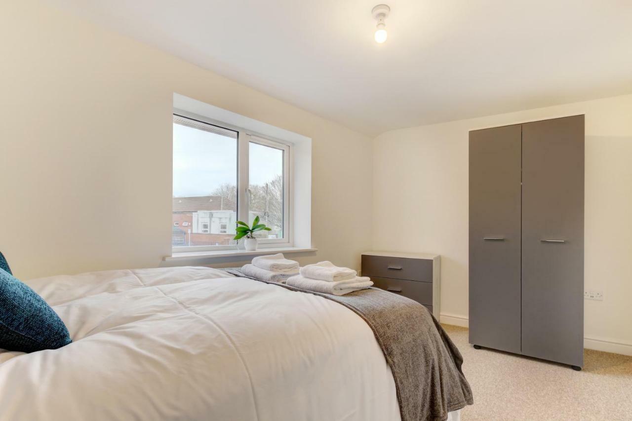 Lovely 2 Bed House In * Bristol