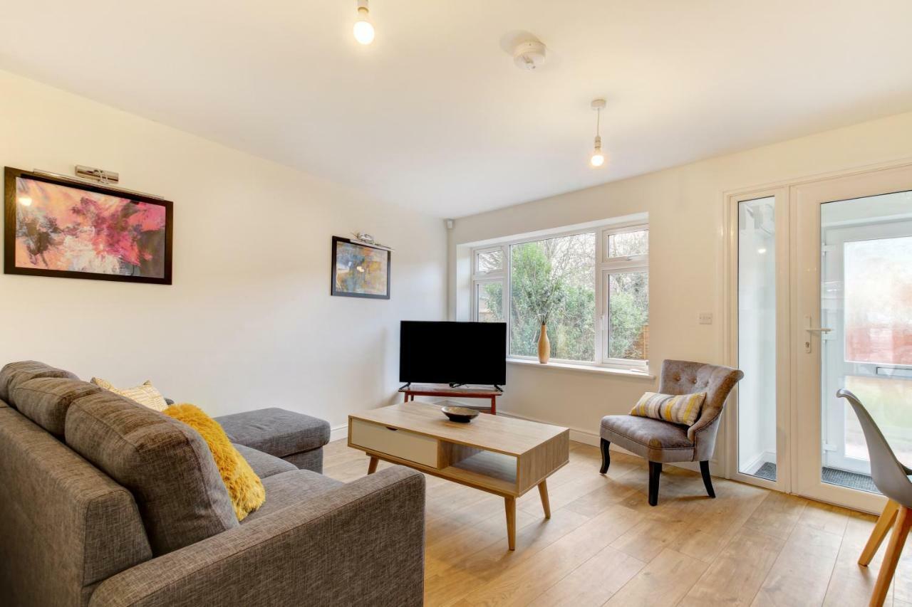 Lovely 2 Bed House In Bristol