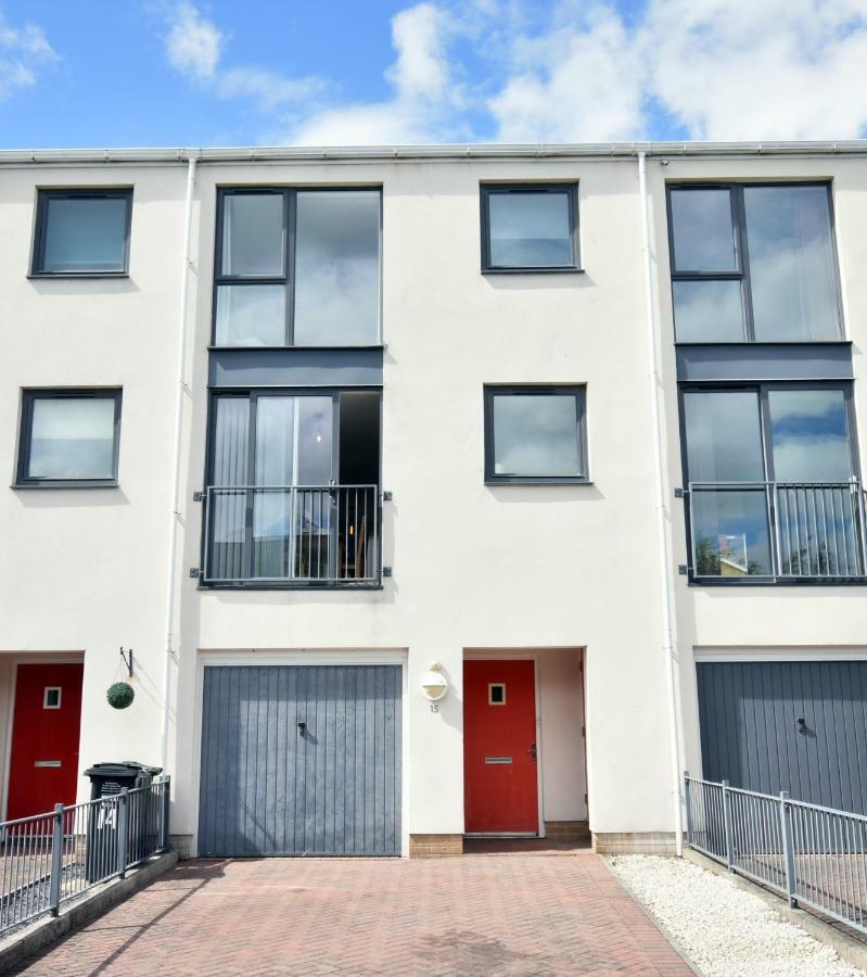 15 Pennant Place