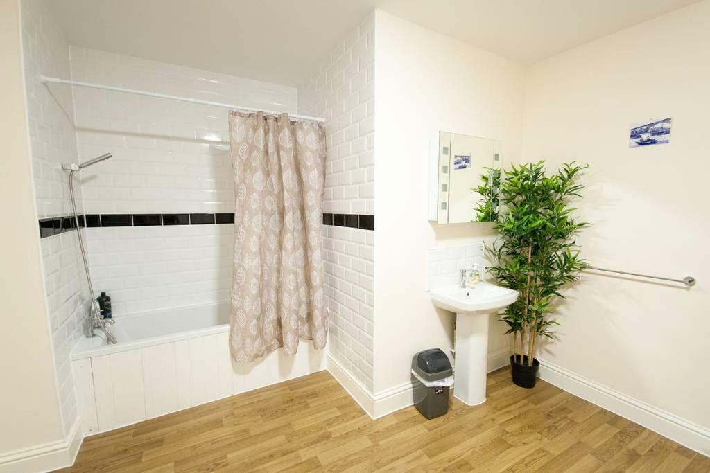 The Broadmead Forest - Spacious Centre 3bdr Apartment Bristol