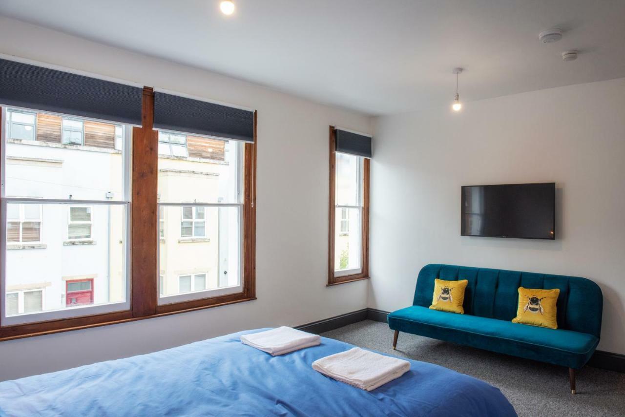 144 Lower Cheltenham Place * Bristol