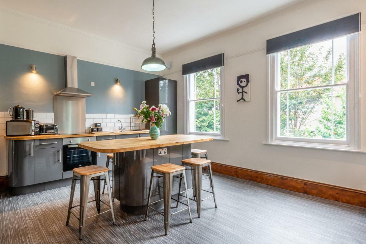 144 Lower Cheltenham Place *