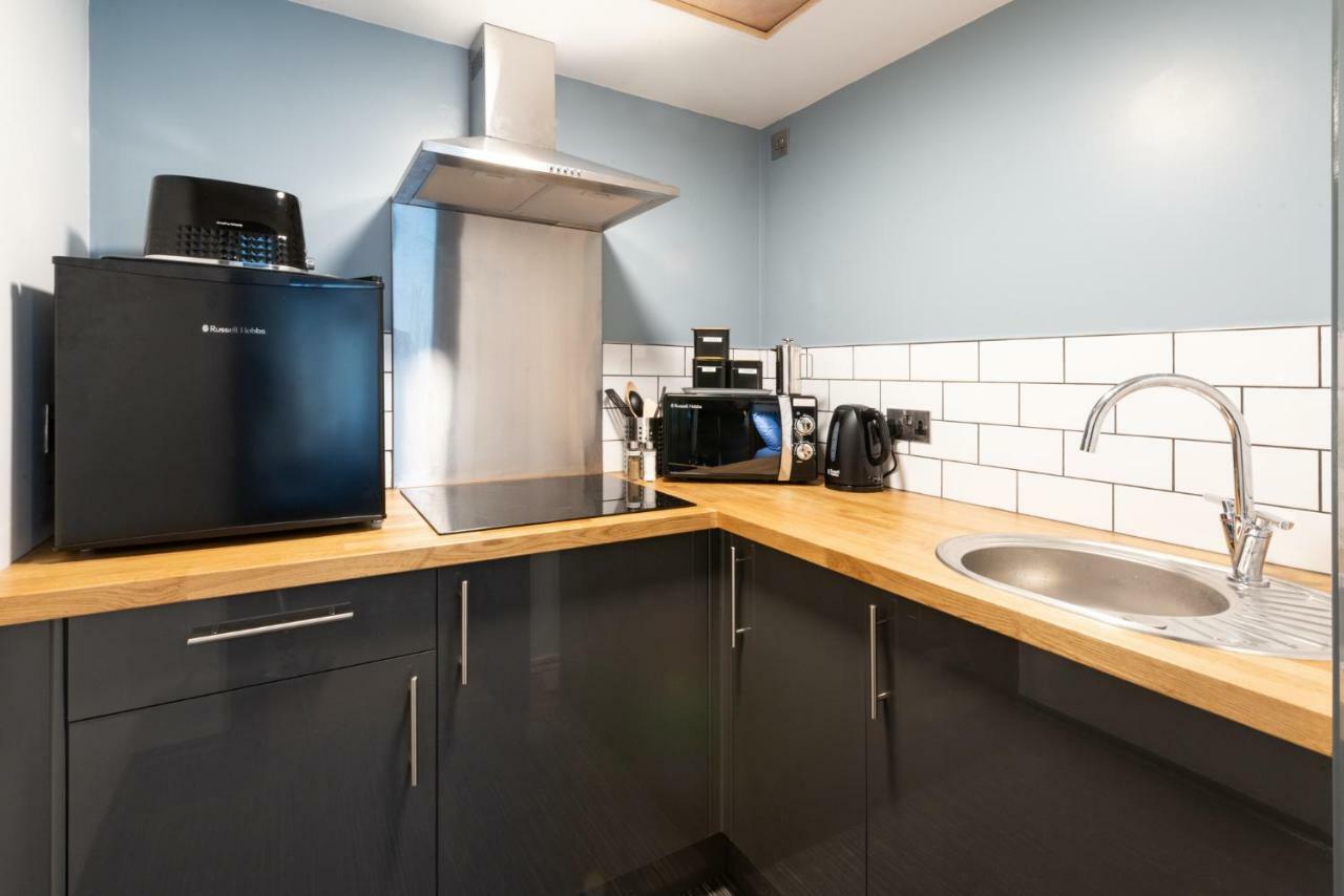 144 Lower Cheltenham Place Guest house