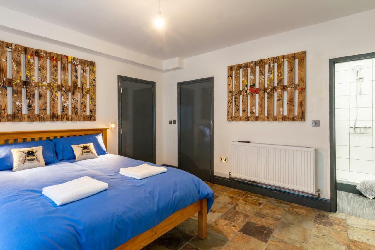 144 Lower Cheltenham Place Guest house
