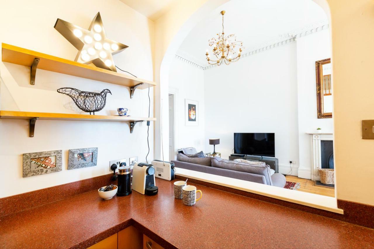 Elegant Period Clifton Balcony - Simplycheckin Apartment