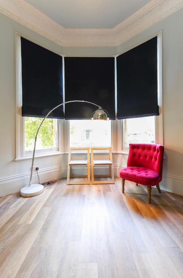 Bright Modern Two Bed With Parking Apartment *