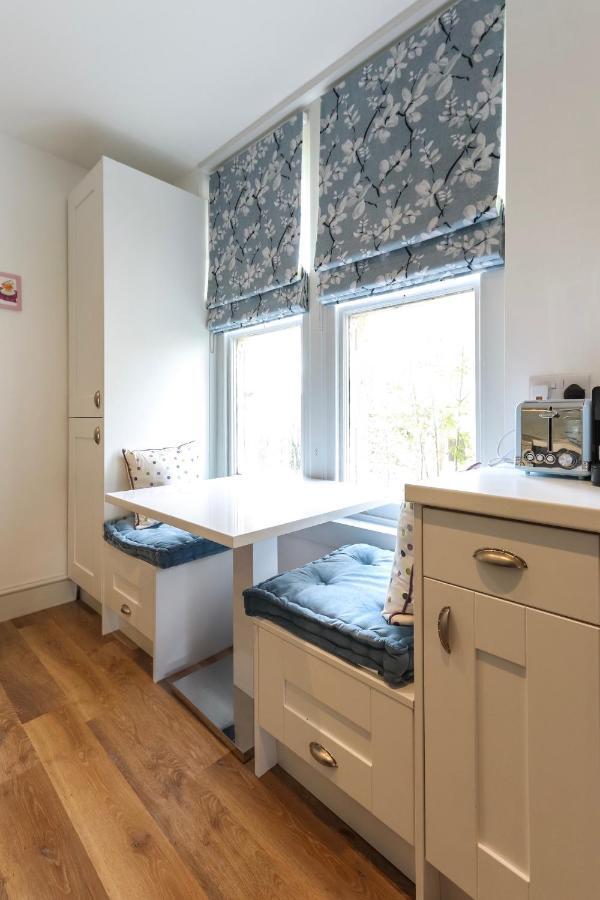 Bright Modern Two Bed With Parking Apartment