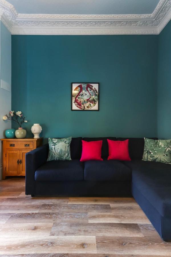 Apartment Bright Modern Two Bed With Parking *