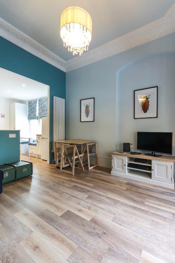 Bright Modern Two Bed With Parking Bristol