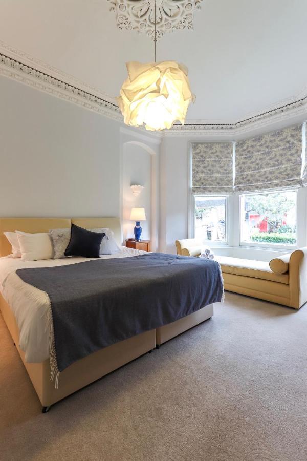 Apartment Bright Modern Two Bed With Parking *