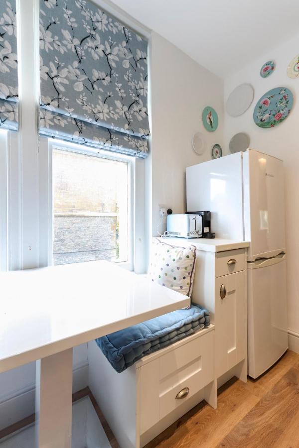 Bright Modern Two Bed With Parking Apartment *