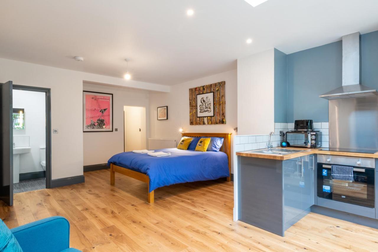 144 Lower Cheltenham Place *