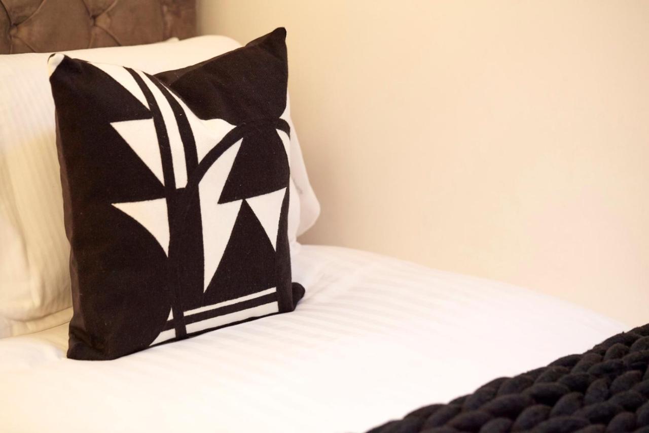 Savoy Court - Free Parking Apartment *