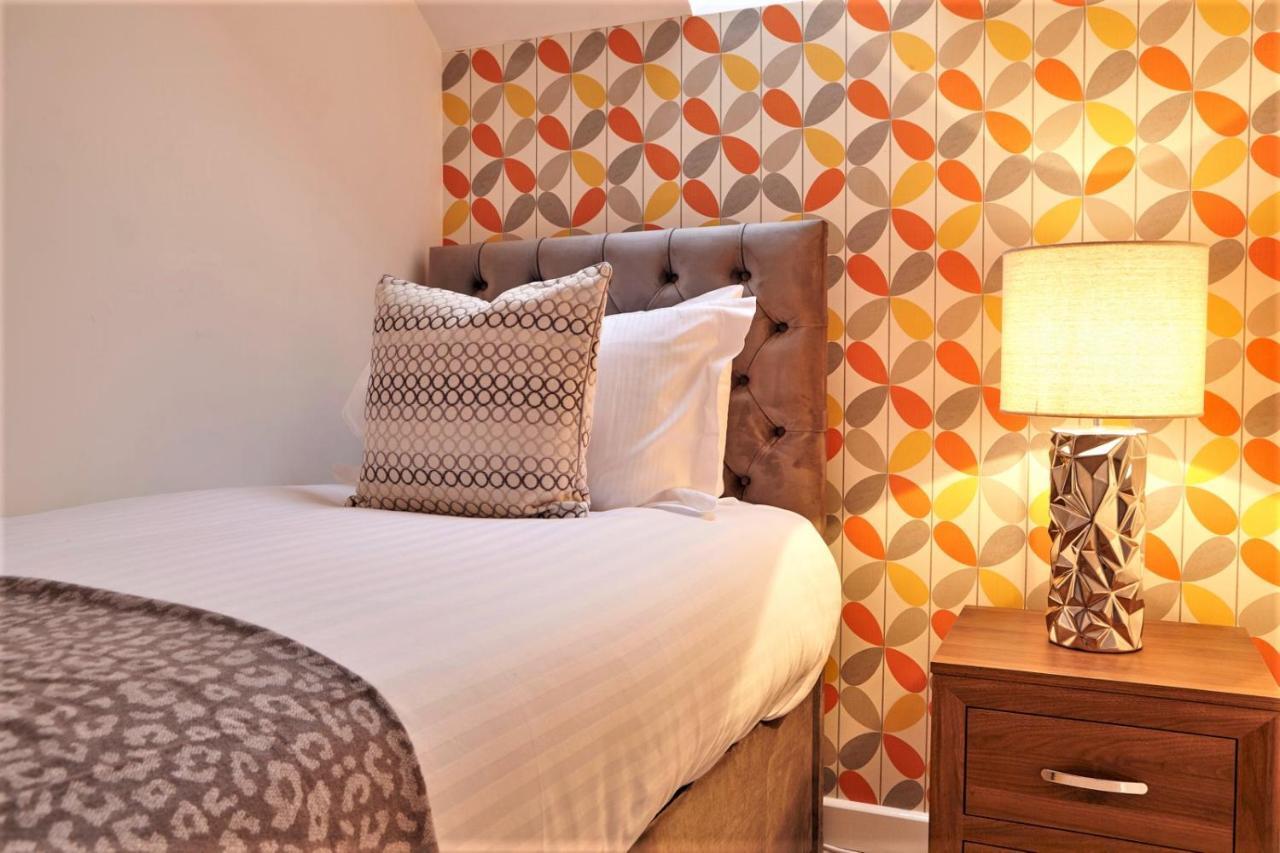 Savoy Court - Free Parking Apartment