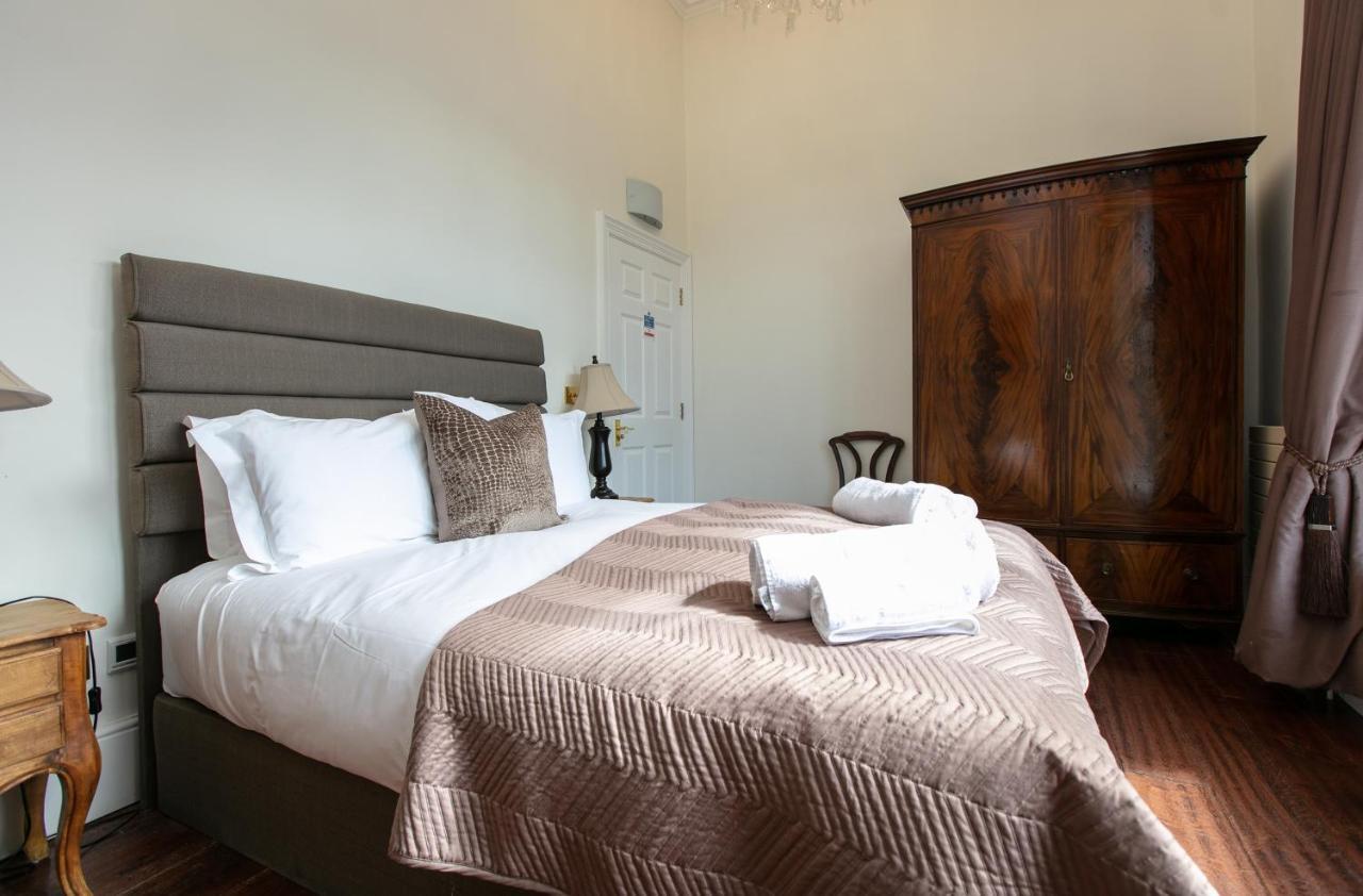 Old Down Manor Hotel *