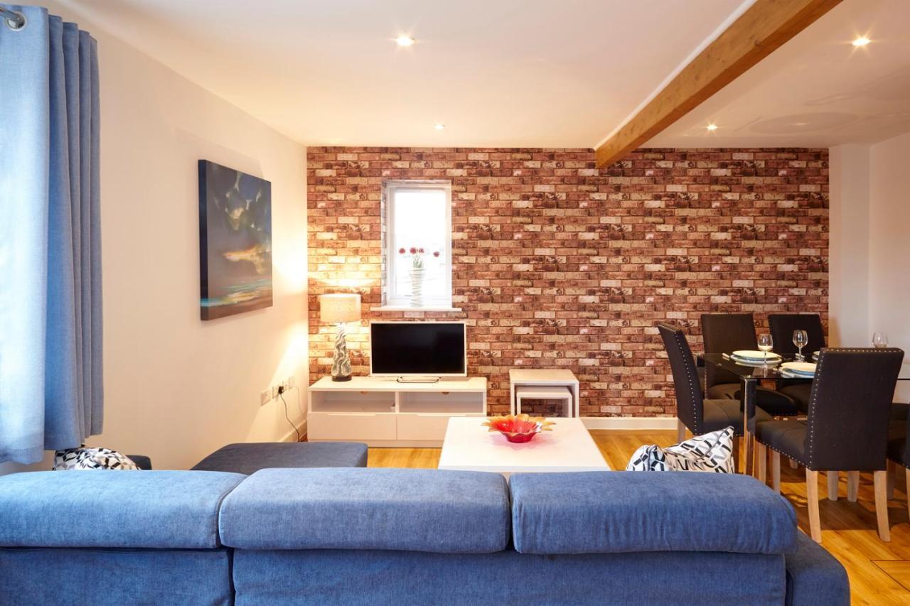Savoy Court - Free Parking Apartment