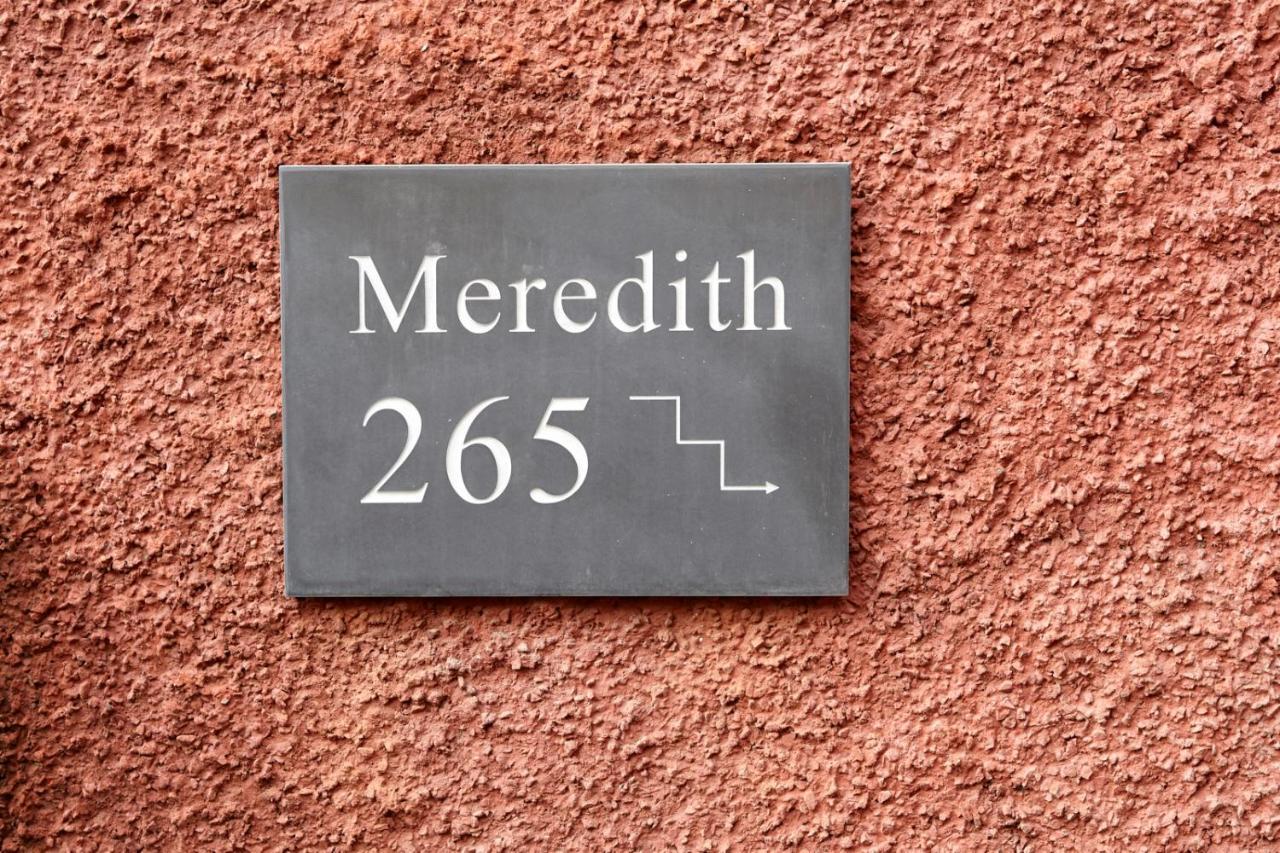 Meredith Way With Parking - Your Apartment