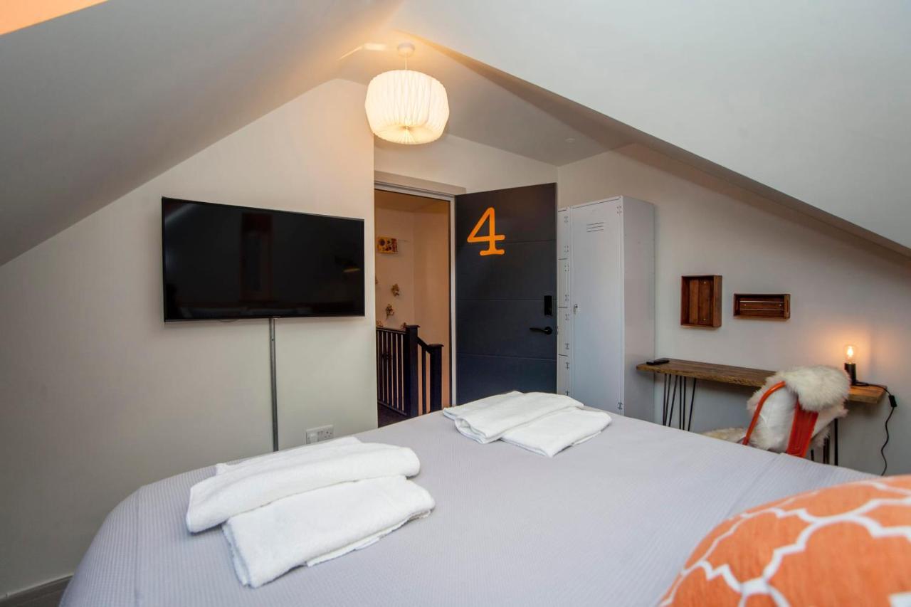 Higgihaus #3b 4 Bed Sleeps Up To 10 Big Groups Hip Location Holiday home Bristol