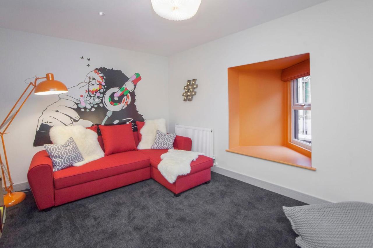 Holiday home Higgihaus #3b 4 Bed Sleeps Up To 10 Big Groups Hip Location Bristol