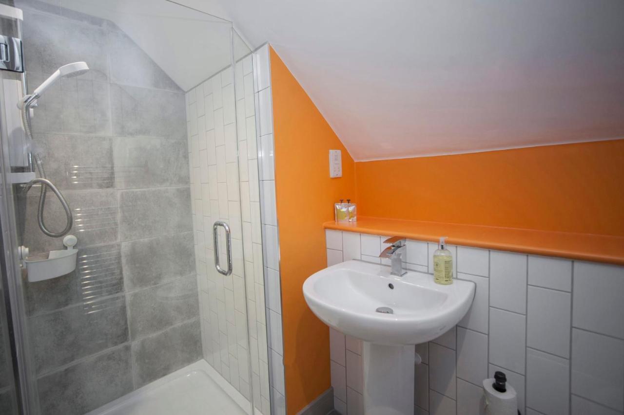 Holiday home Higgihaus #3b 4 Bed Sleeps Up To 10 Big Groups Hip Location Bristol