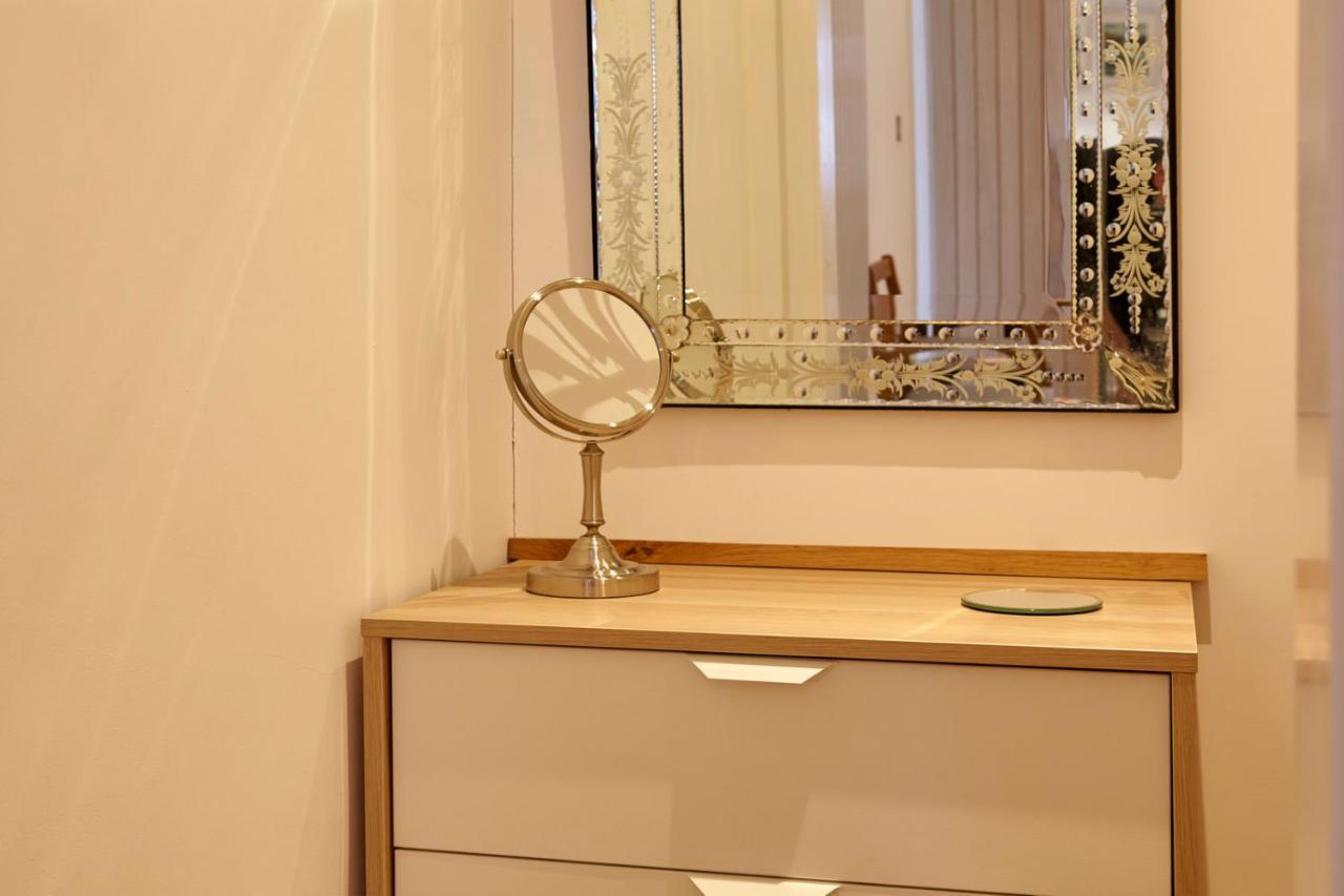 The Mural - Centre - Your Apartment *