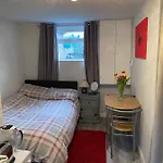 Ali\'S Place