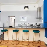 Sleek And Stylish 2 Bed In Clifton - Garden