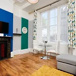 Sleek And Stylish 2 Bed In Clifton - Garden