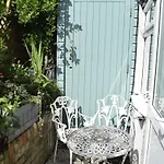 Cosy Self-Contained Studio Flat In Bristol