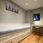 Stylish 2 Bed Home In The Heart Of Clifton