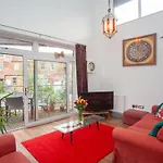 Special 3 Bedroom Townhouse With Parking In Bristol